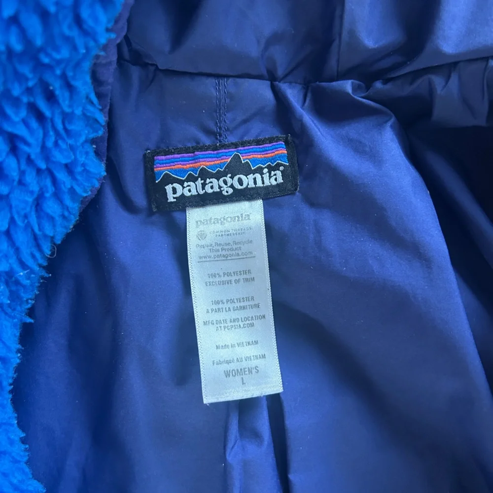 Patagonia Navy Fleece Jacket - Picture 2 of 3